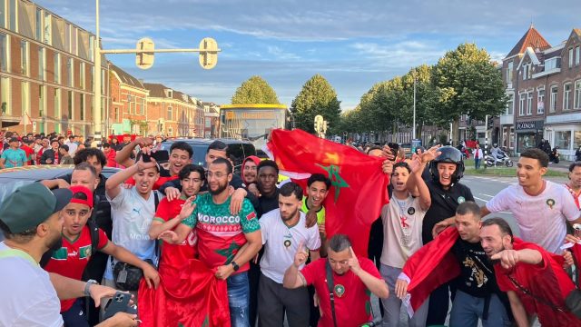 Utrechtse Marokkaanse supporters vieren overwinning op Nederland