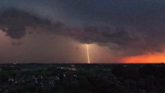 Zware onweersbuien veroorzaken schade in Utrecht, code oranje van kracht