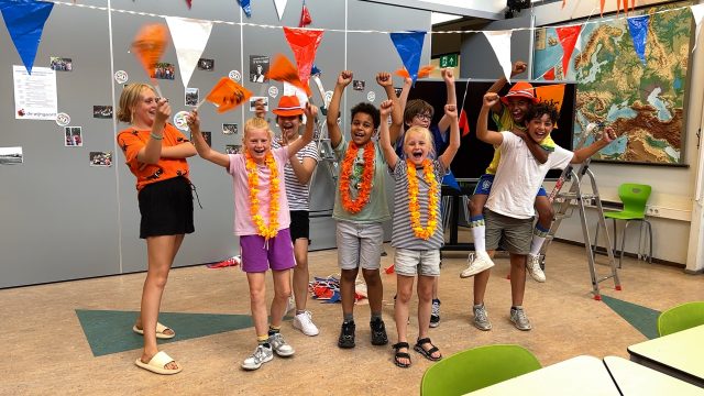 Voetbalfans in Utrecht bereiden zich voor op nachtelijke clash Nederland-Marokko