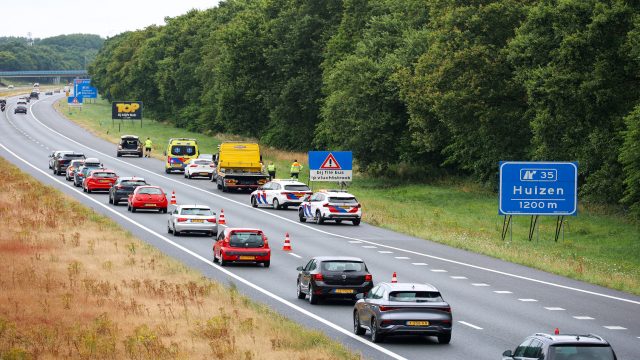 Ongeval met busje veroorzaakt lange file op A27 bij Eemnes