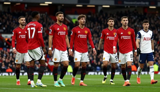 Manchester United wint met 2-0 tegen Tottenham met de onverwachtse opstelling.
