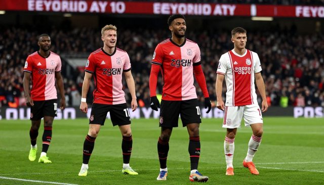 Feyenoord start met drie aanvallers tegen Ajax