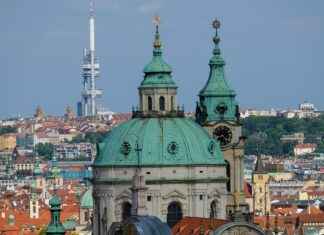 De Pandhof van de Dom: Een Stilteplek met Eeuwenoude Charme De Pandhof van de Dom: Een Stilteplek met Eeuwenoude Charme