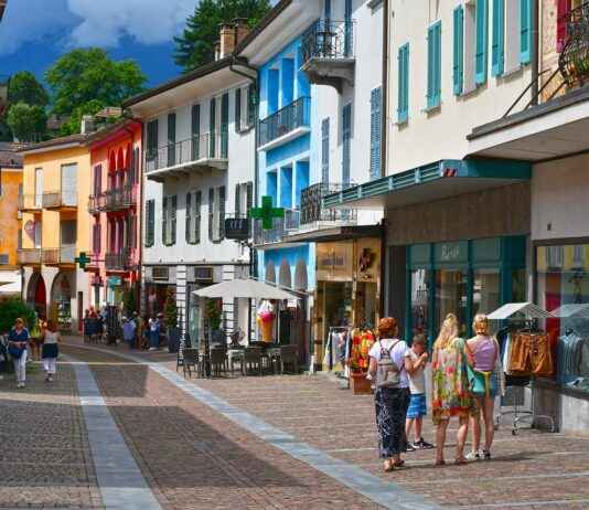 Winkelen Rond de Domtoren: Historie en Mode Hand in Hand Winkelen Rond de Domtoren: Historie en Mode Hand in Hand