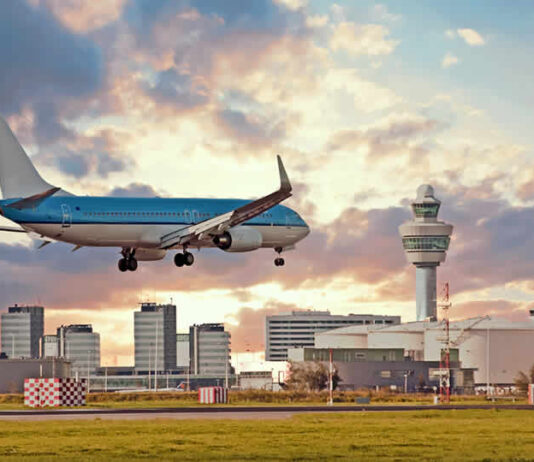 Vluchtvertraging op Amsterdam Schiphol: blijf relaxed met deze tips en uw recht op compensatie Vluchtvertraging op Amsterdam Schiphol