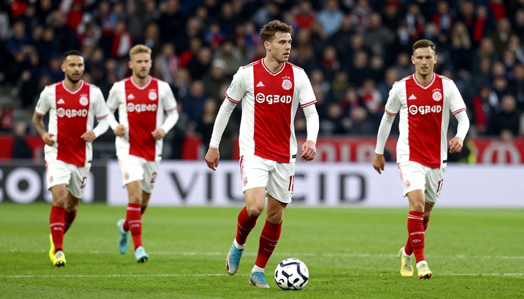 Ajax domineert KNVB Beker-wedstrijd