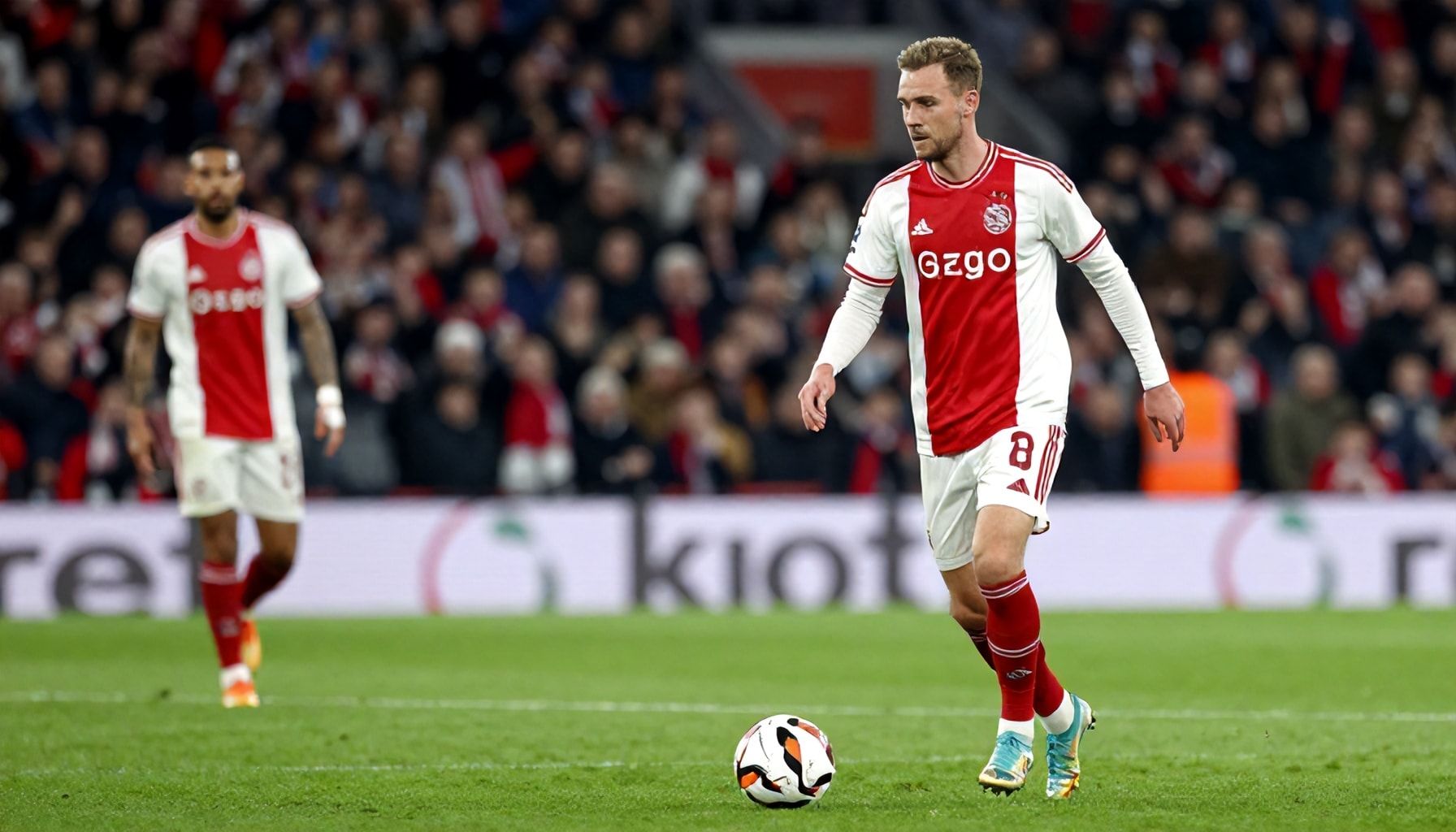 Dubbeldoelpunt van Bergwijn beslissend