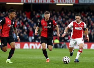 Feyenoord en PSV strijden om koppositie na 3-2 overwinning