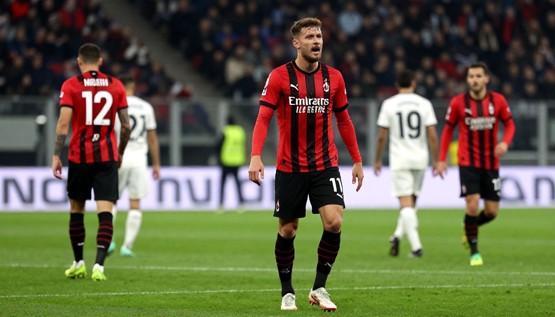 Hoe AC Milan hun middenveld kan domineren voor een overtuigende overwinning*