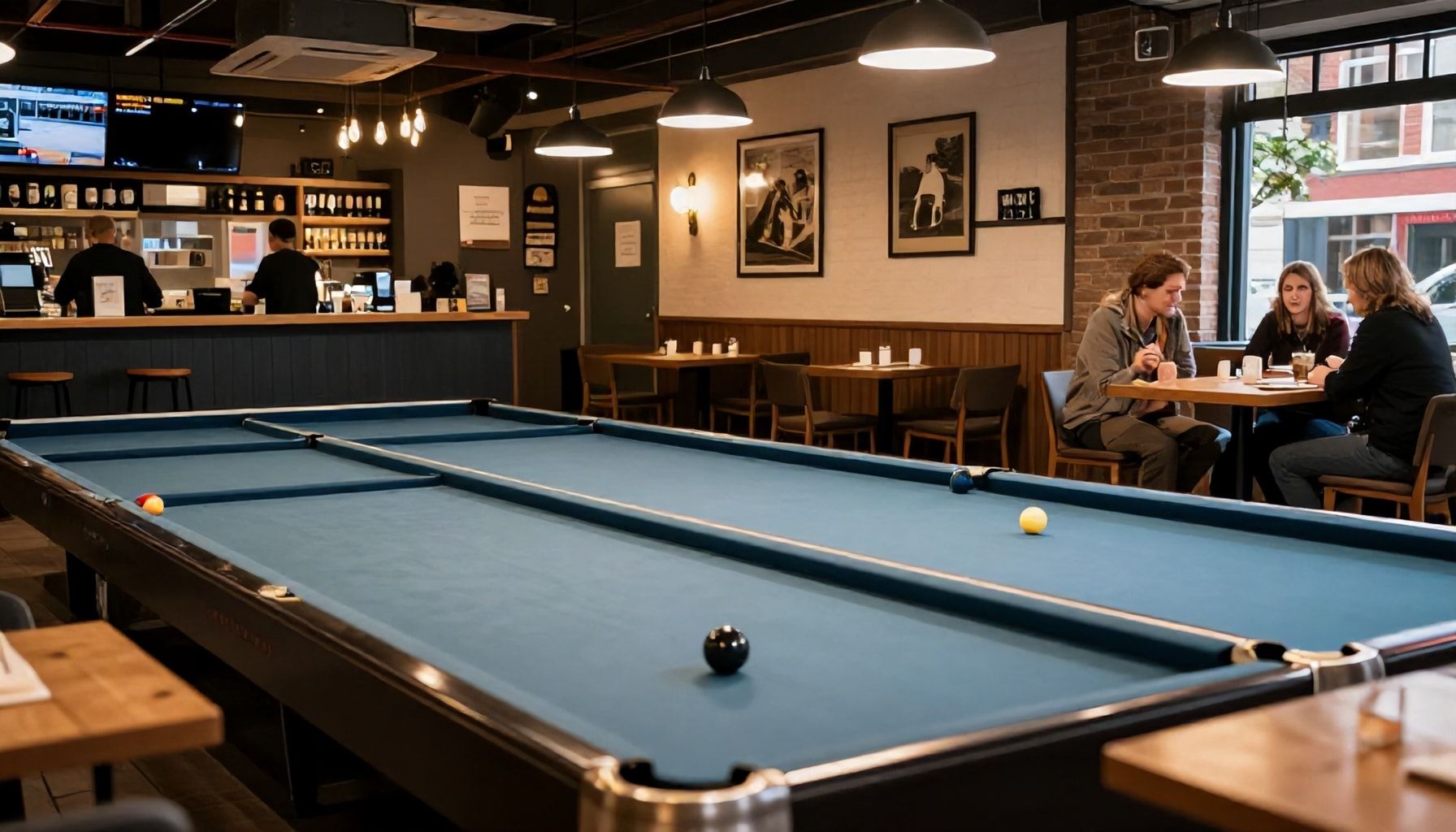 Tien banen voor petanque in nieuw café
