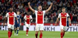 Ajax verslaat Heracles met 3-1 na late ommekeer in Almelo