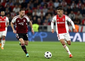 Ajax straft Monaco af met 3-0 in beslissende Champions League-wedstrijd