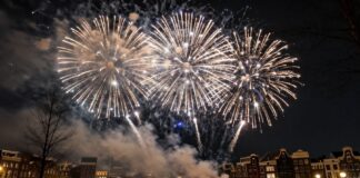 Amsterdam zet 850 kilo vuurwerk in voor veilige oudejaarsavond zonder eigen knallers